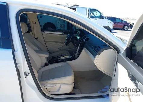 2014 Volkswagen Passat 1.8T Se z USA, uszkodzony, nr VIN 1VWBT7A31EC056596